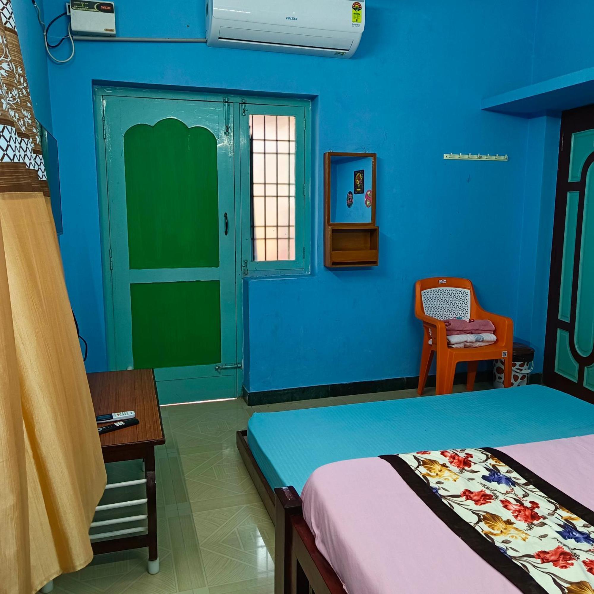 Blue Waves Homestay Puducherry Eksteriør billede