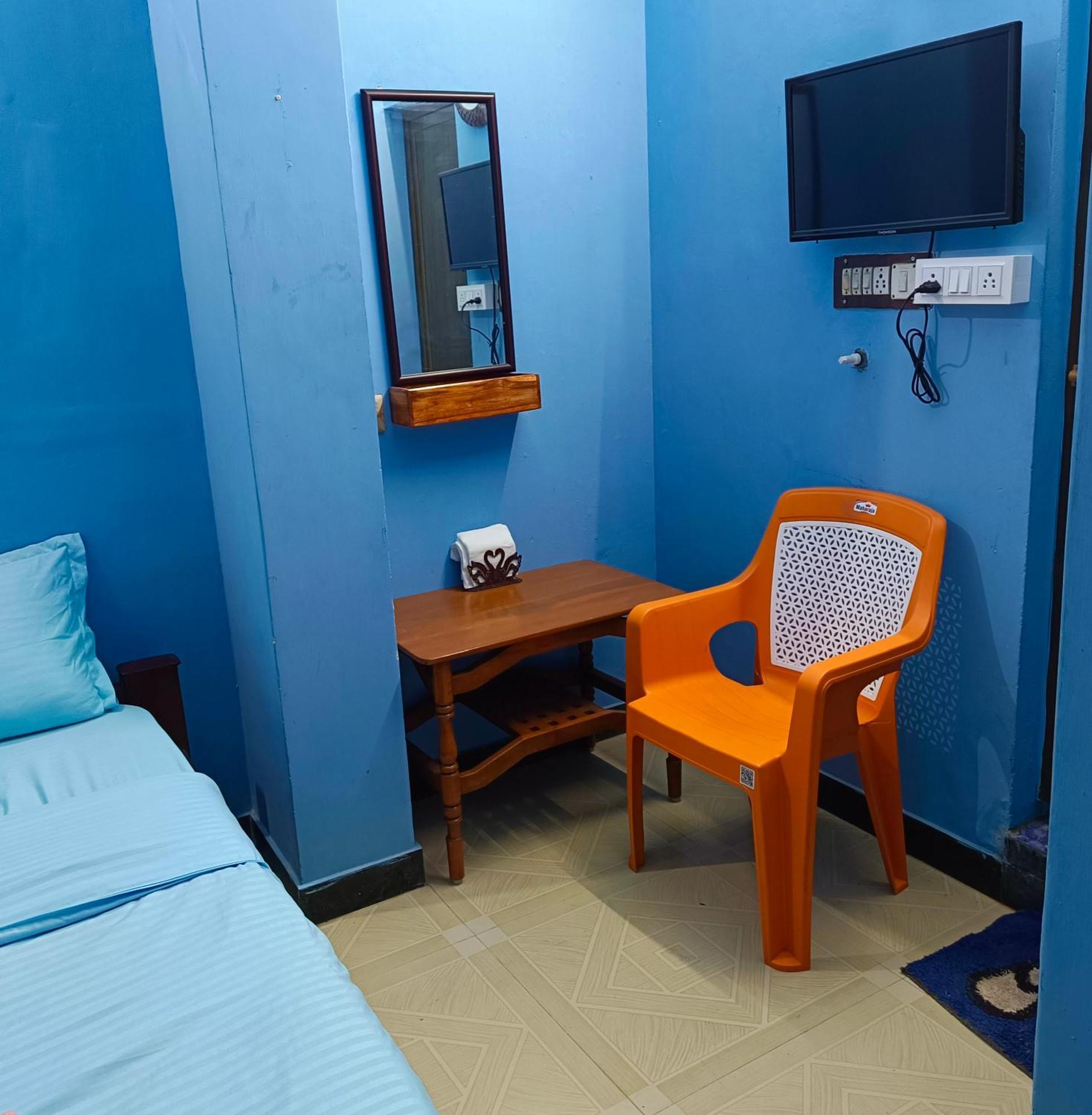 Blue Waves Homestay Puducherry Eksteriør billede