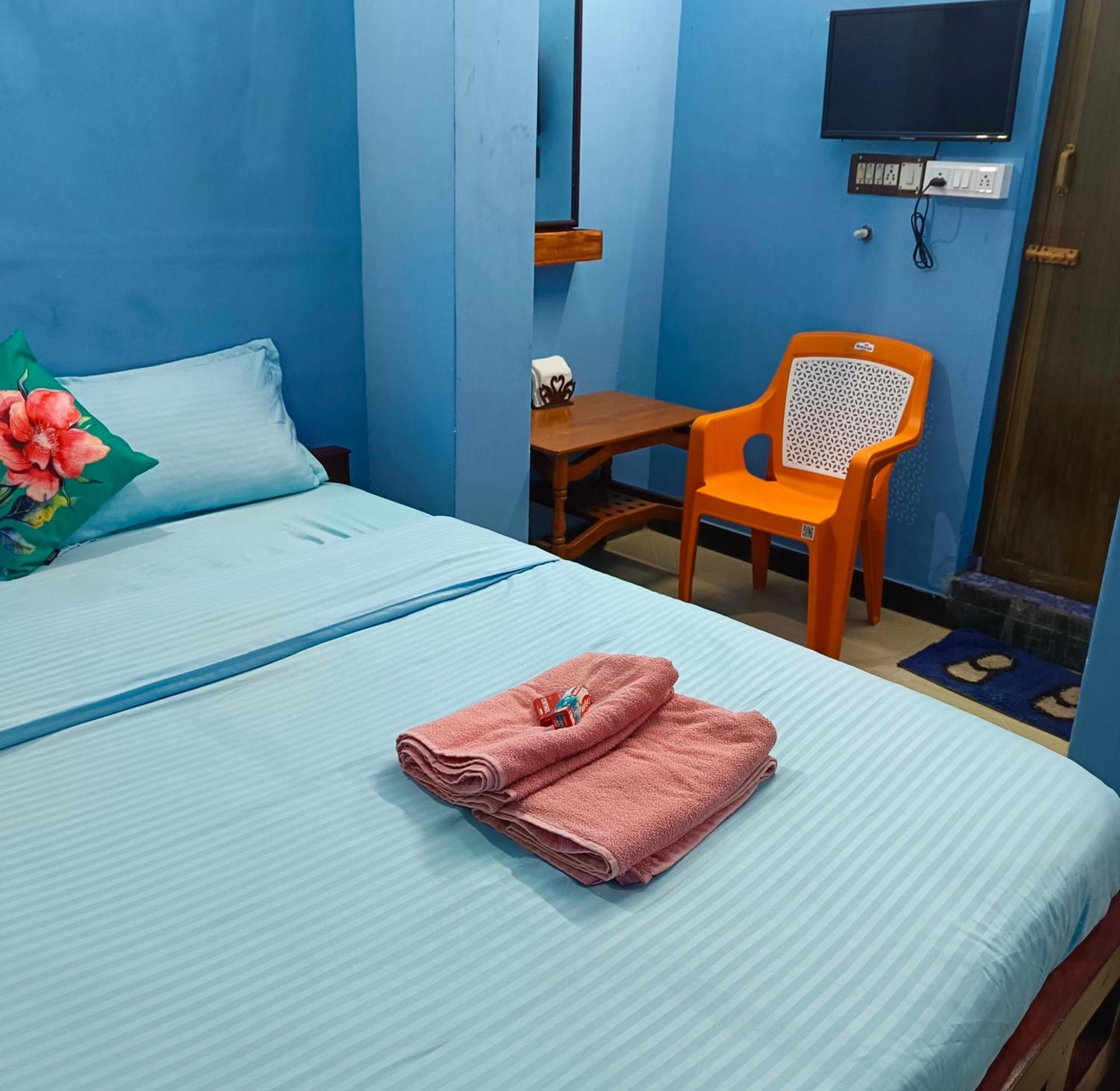 Blue Waves Homestay Puducherry Eksteriør billede