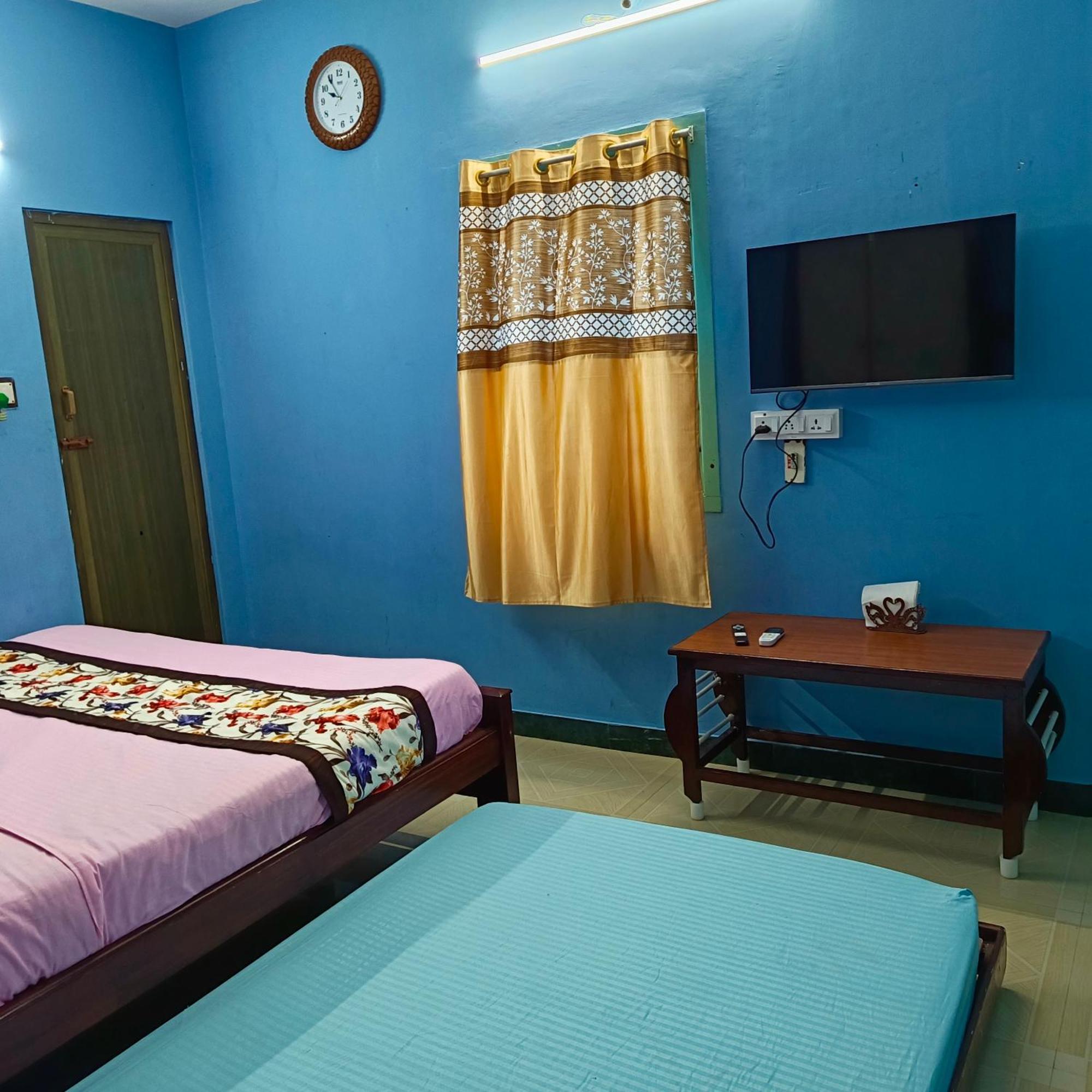 Blue Waves Homestay Puducherry Eksteriør billede