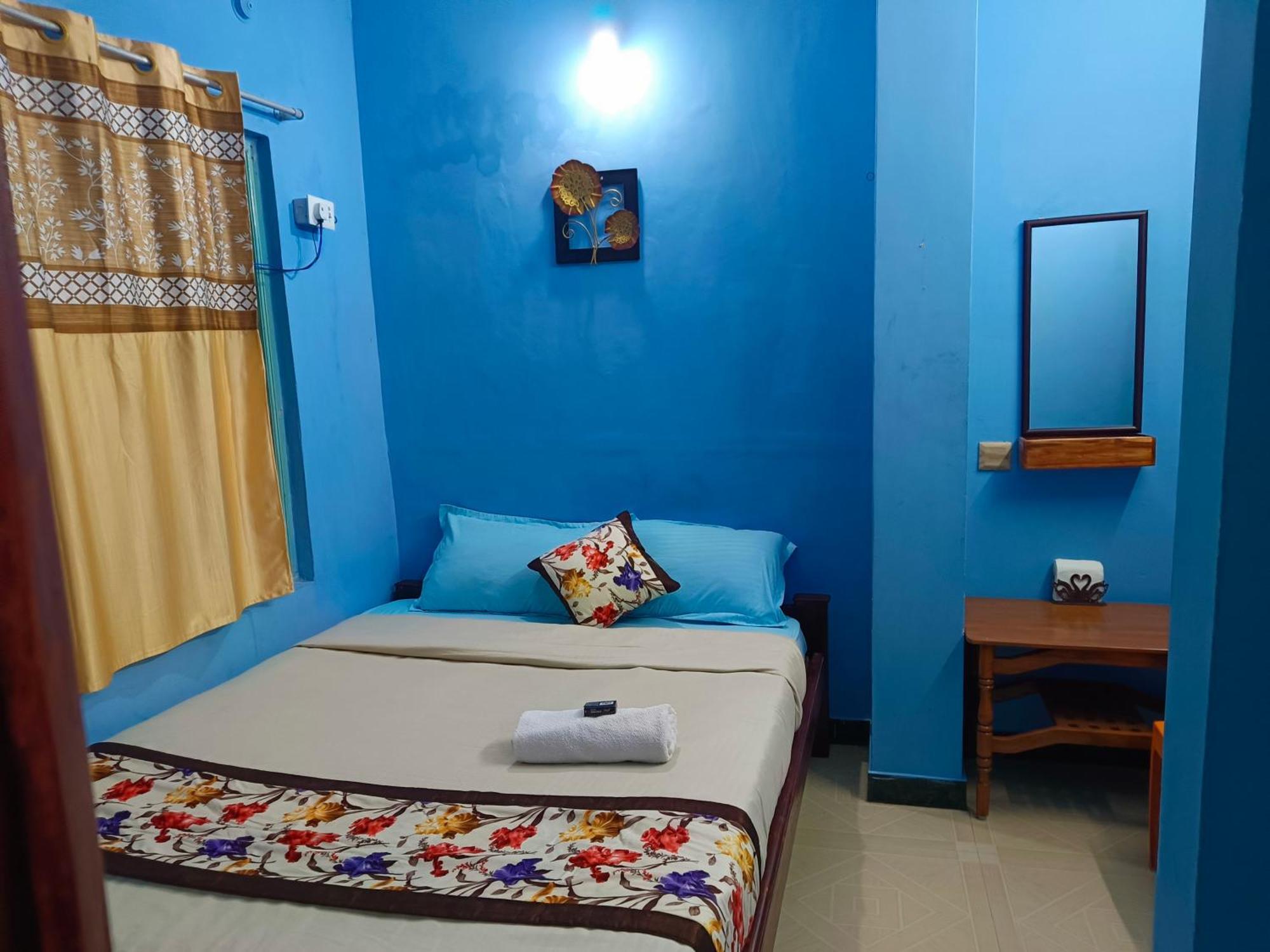 Blue Waves Homestay Puducherry Eksteriør billede