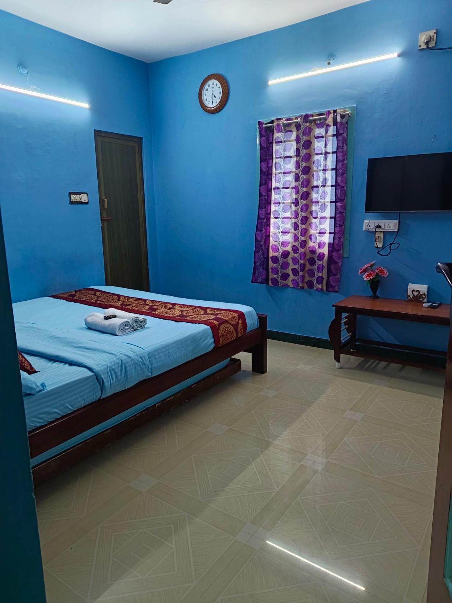 Blue Waves Homestay Puducherry Eksteriør billede