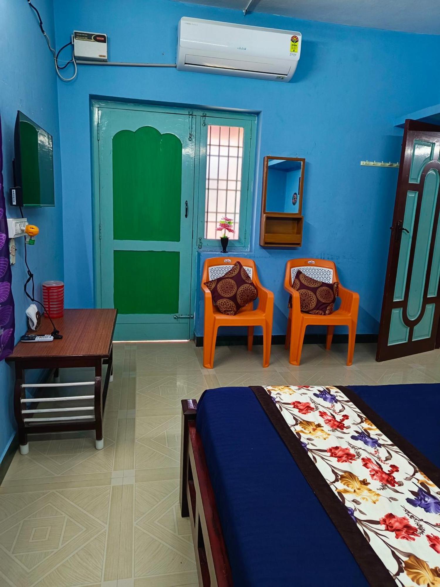 Blue Waves Homestay Puducherry Eksteriør billede
